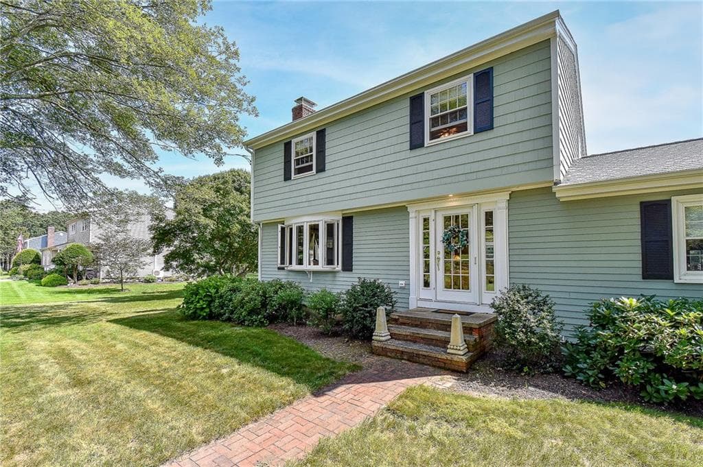 Single Family Residence at 47 Shady Cove Road, North Kingstown, photo 2 of 50