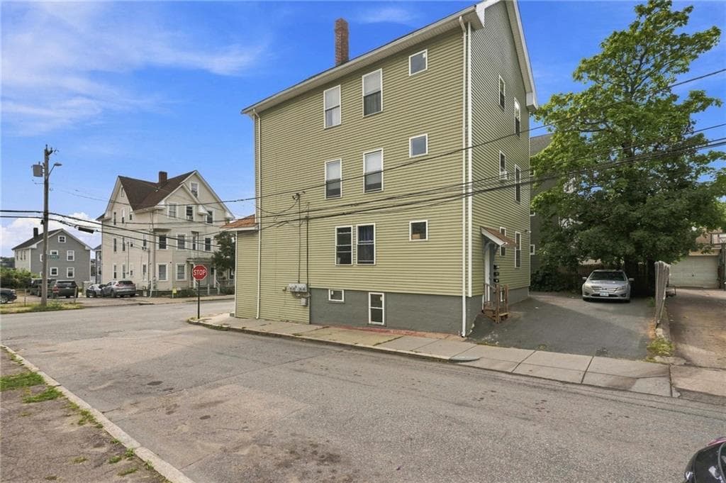 Multi Family at 419 421 Orms Street, Providence, photo 4 of 50