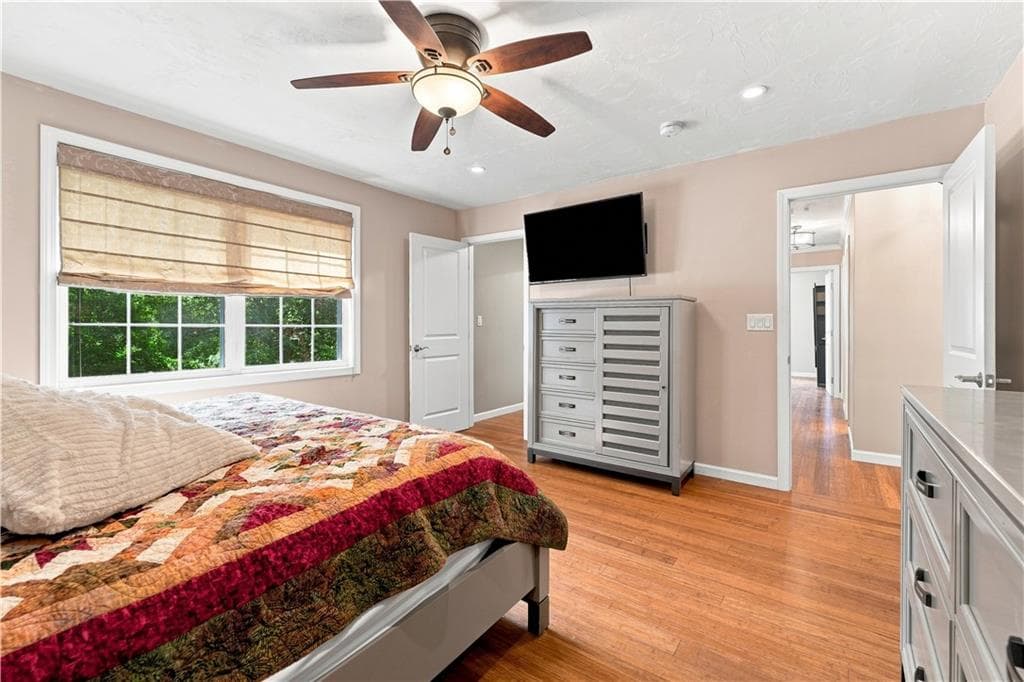 Single Family Residence at 6 Marywood Lane, Cumberland, photo 18 of 43