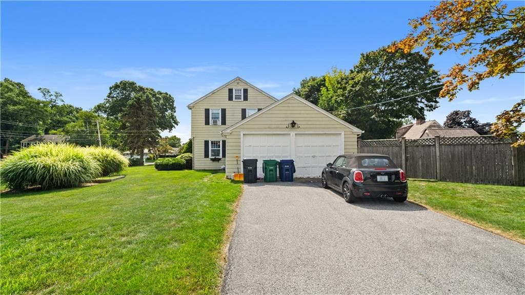 Single Family Residence at 27 Merry Mount Drive, Warwick, photo 3 of 31