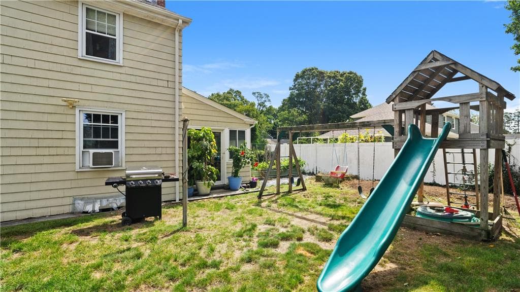 Single Family Residence at 27 Merry Mount Drive, Warwick, photo 28 of 31