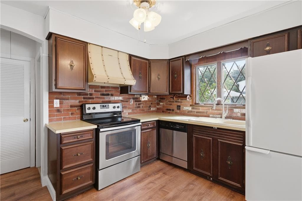 Single Family Residence at 80 Knollwood Avenue, Cranston, photo 3 of 40
