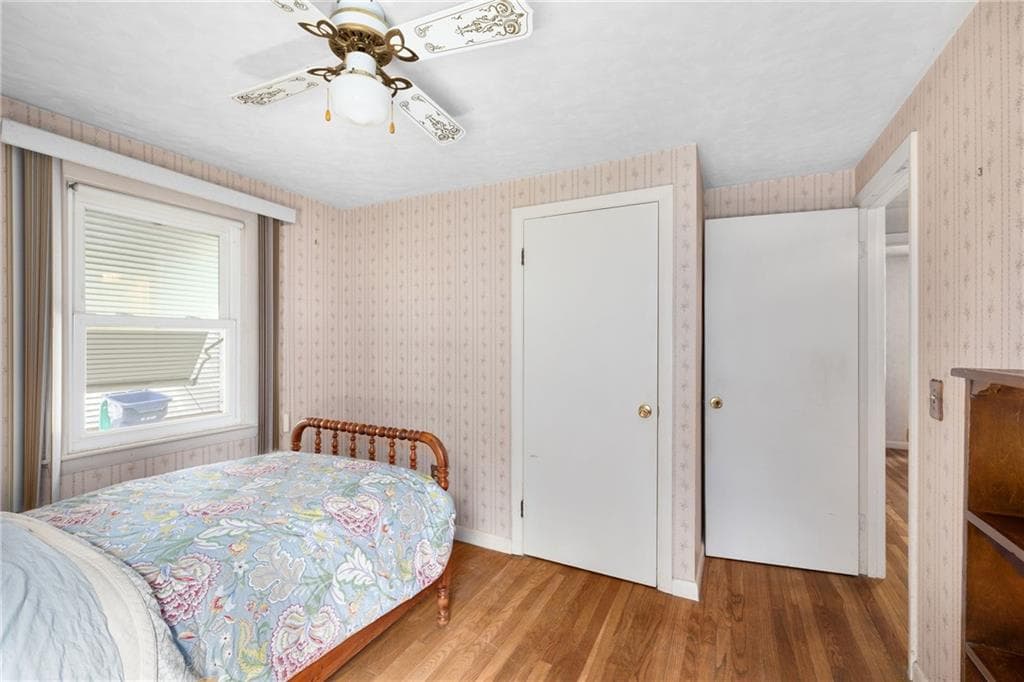 Single Family Residence at 108 Longfellow Drive, Warwick, photo 23 of 40