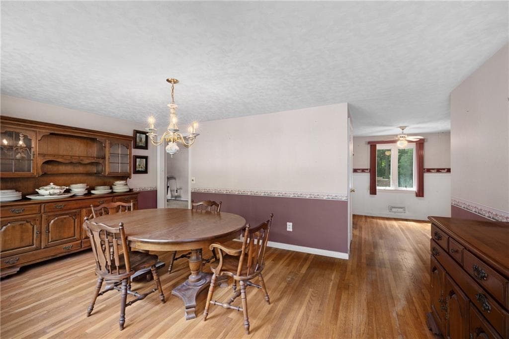 Single Family Residence at 108 Longfellow Drive, Warwick, photo 6 of 40