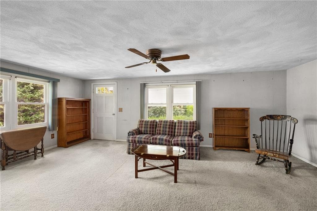 Single Family Residence at 108 Longfellow Drive, Warwick, photo 13 of 40