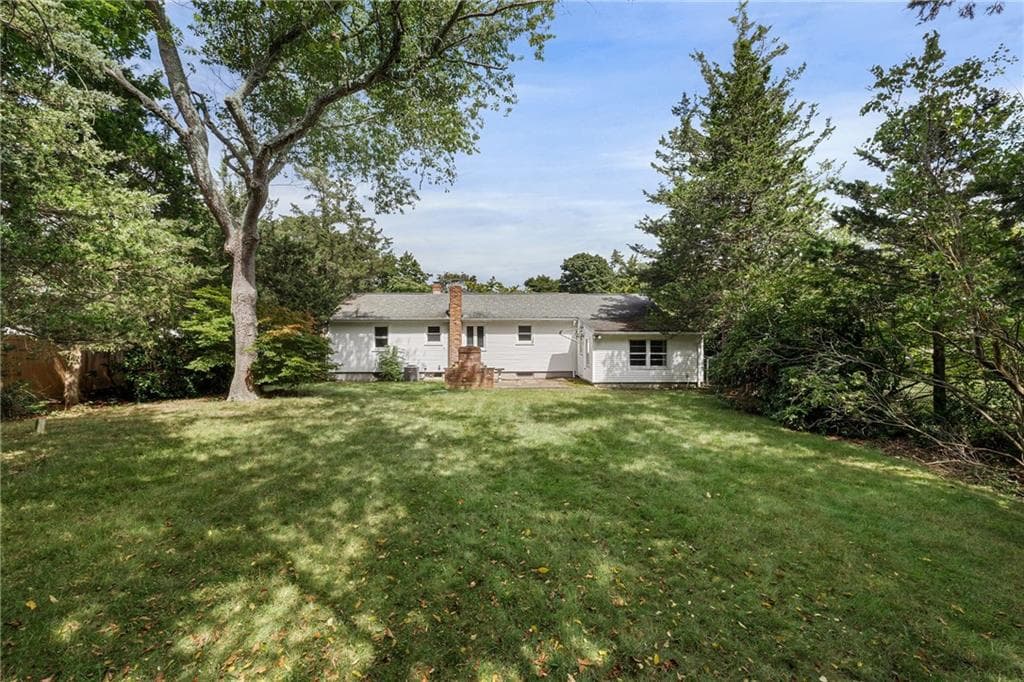 Single Family Residence at 108 Longfellow Drive, Warwick, photo 36 of 40