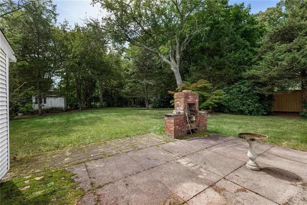 Single Family Residence at 108 Longfellow Drive, Warwick, photo 32 of 40