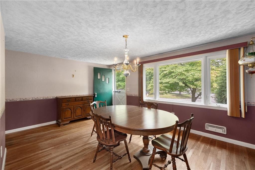 Single Family Residence at 108 Longfellow Drive, Warwick, photo 5 of 40