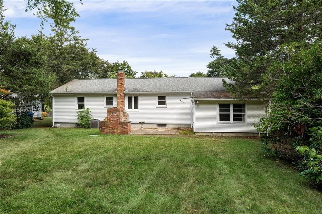 Single Family Residence at 108 Longfellow Drive, Warwick, photo 34 of 40