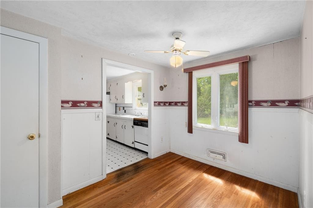 Single Family Residence at 108 Longfellow Drive, Warwick, photo 10 of 40