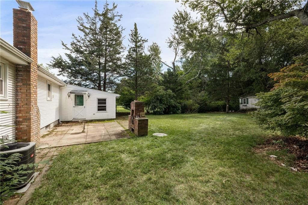Single Family Residence at 108 Longfellow Drive, Warwick, photo 33 of 40