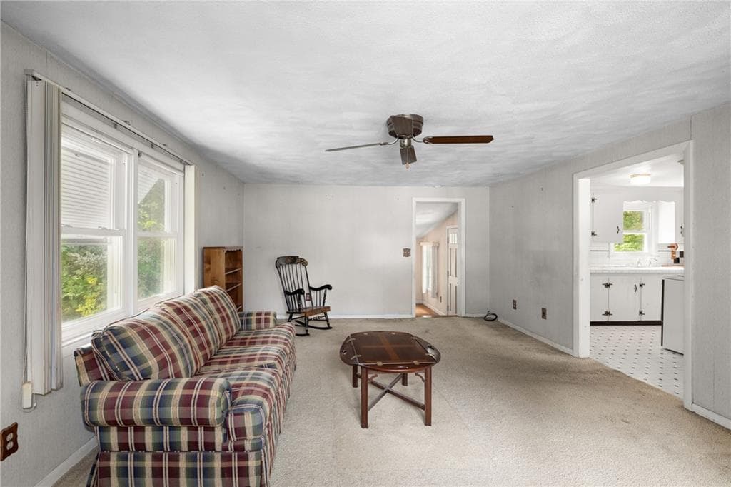 Single Family Residence at 108 Longfellow Drive, Warwick, photo 14 of 40