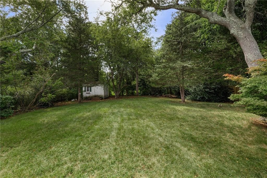 Single Family Residence at 108 Longfellow Drive, Warwick, photo 37 of 40