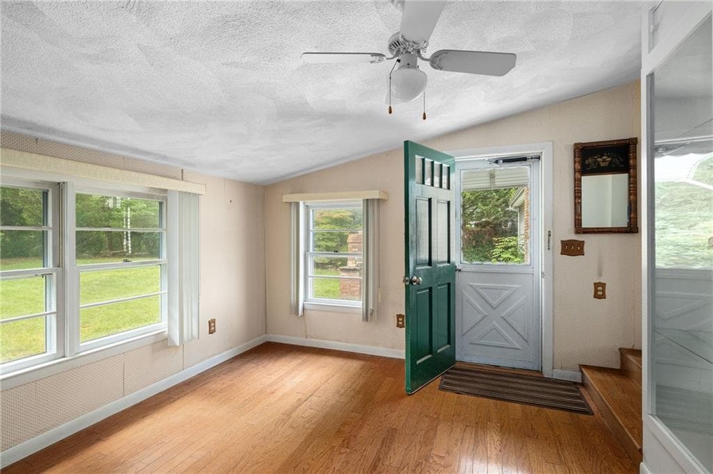 Single Family Residence at 108 Longfellow Drive, Warwick, photo 15 of 40