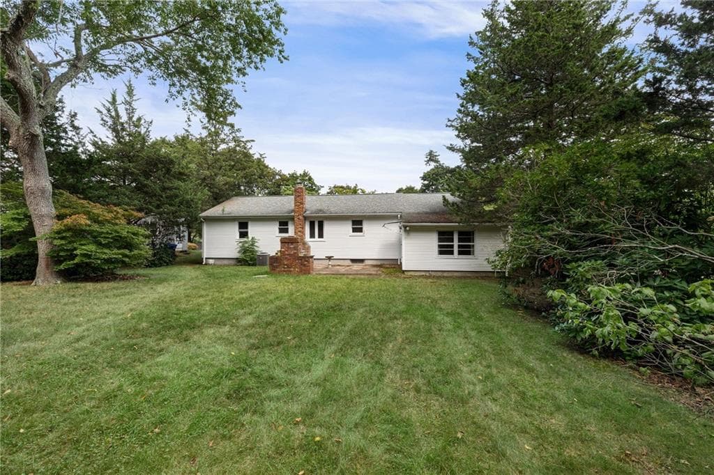 Single Family Residence at 108 Longfellow Drive, Warwick, photo 35 of 40