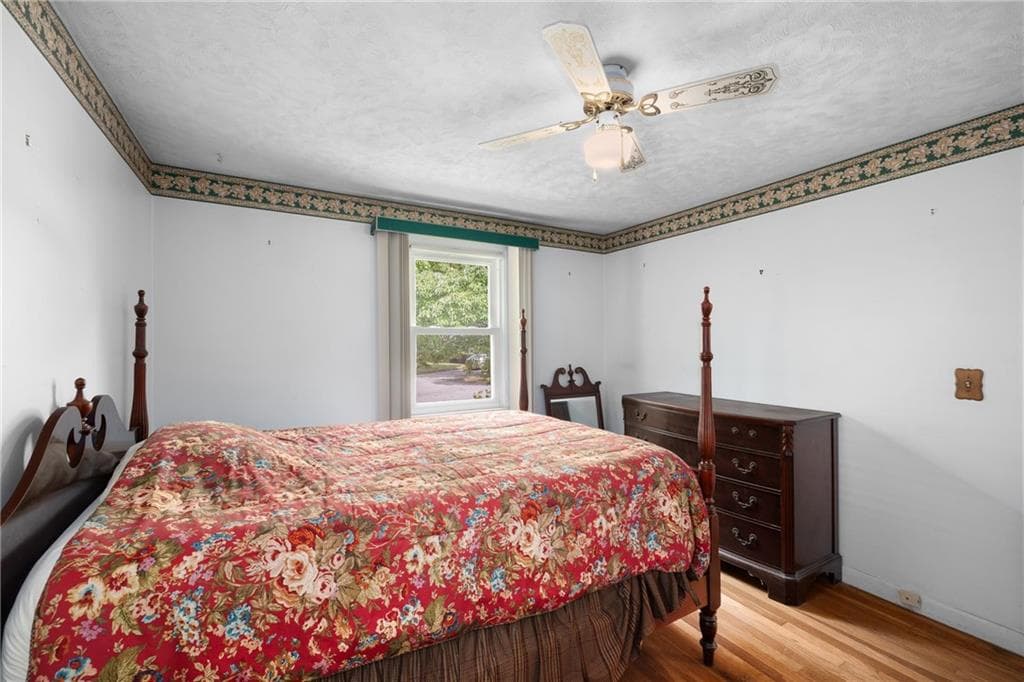 Single Family Residence at 108 Longfellow Drive, Warwick, photo 21 of 40