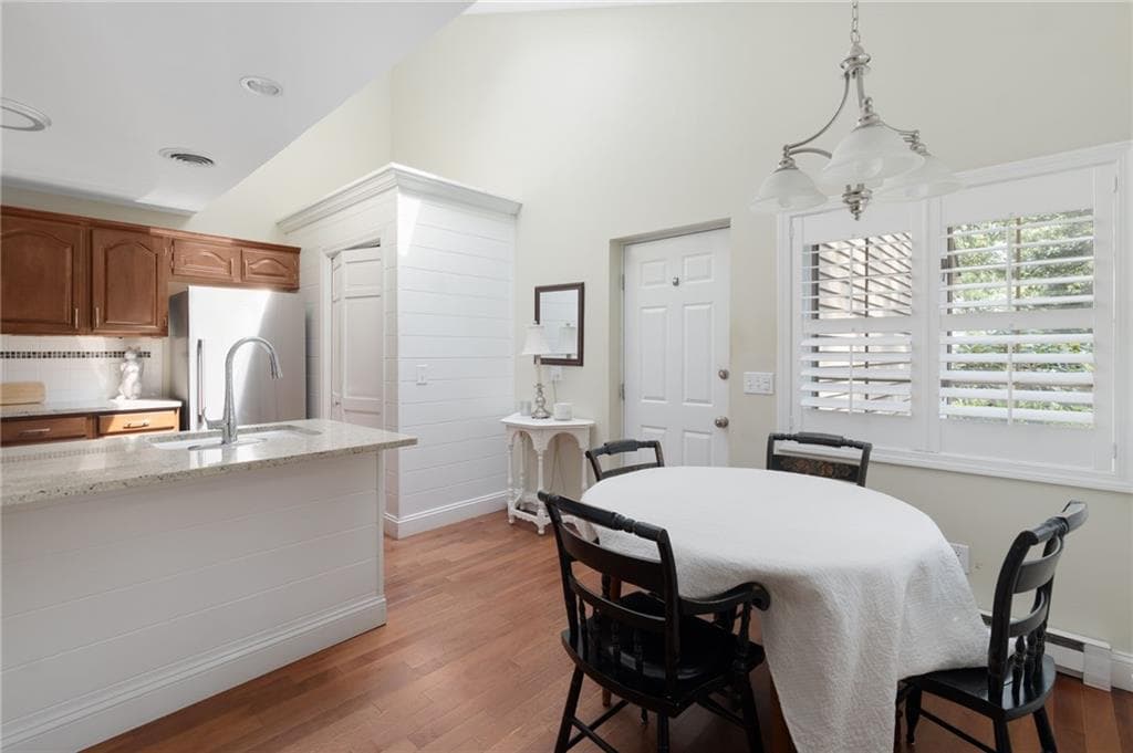 Condominium at 118 Pine Glen Drive Drive, East Greenwich, photo 5 of 22