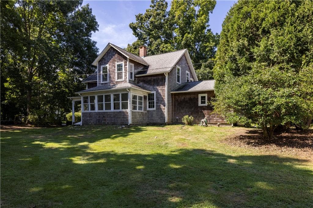 Single Family Residence at 46 Carr Lane, Jamestown, photo 6 of 39