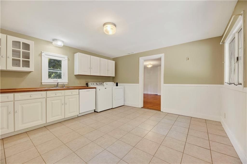 Single Family Residence at 46 Carr Lane, Jamestown, photo 22 of 39