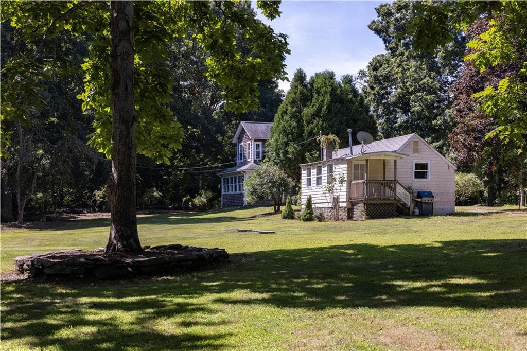 Single Family Residence at 46 Carr Lane, Jamestown, photo 7 of 39