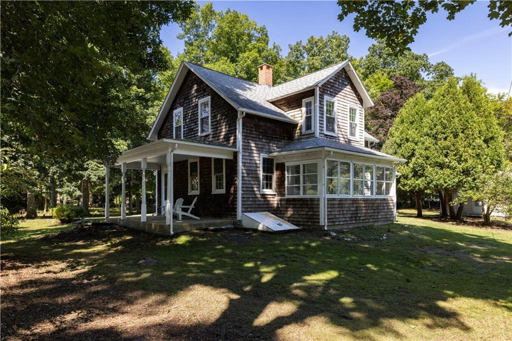 Single Family Residence at 46 Carr Lane, Jamestown, photo 5 of 39