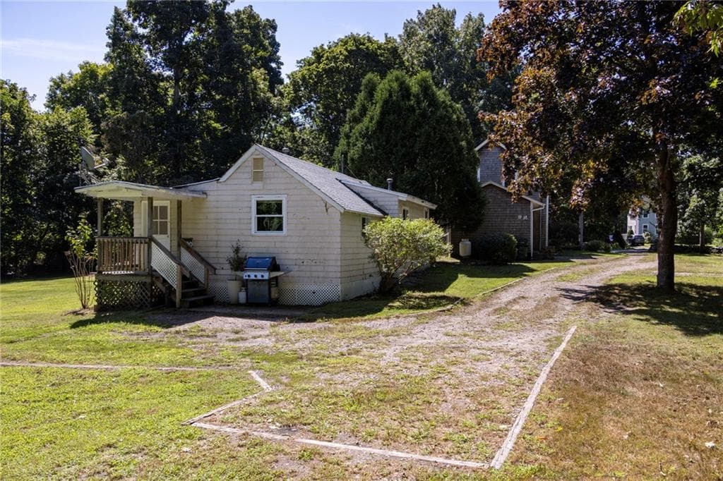 Single Family Residence at 46 Carr Lane, Jamestown, photo 8 of 39