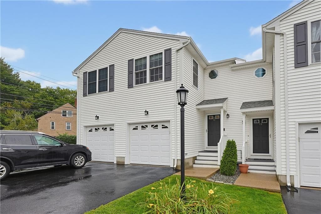 Condominium at 572 Smithfield Road UNIT 12, North Providence, photo 2 of 36