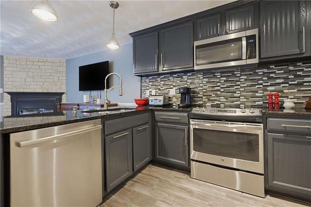 Condominium at 572 Smithfield Road UNIT 12, North Providence, photo 8 of 36