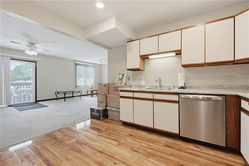 Condominium at 35 Kristee Circle Circle UNIT 35, West Warwick, photo 6 of 26