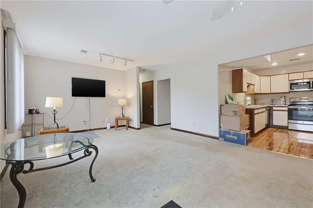 Condominium at 35 Kristee Circle Circle UNIT 35, West Warwick, photo 16 of 26