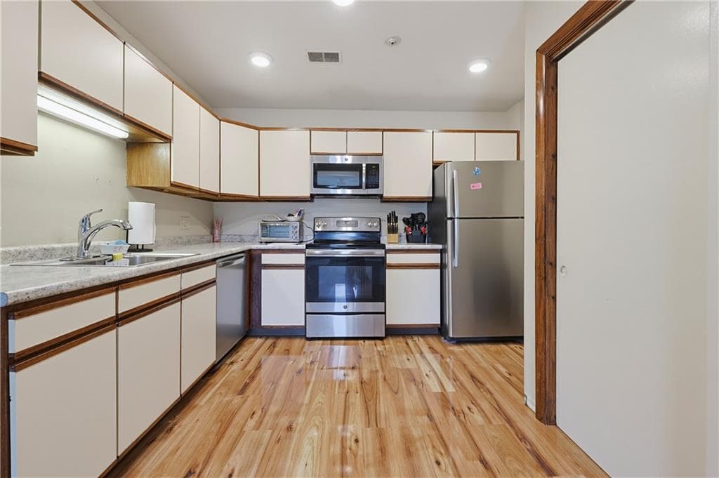 Condominium at 35 Kristee Circle Circle UNIT 35, West Warwick, photo 3 of 26