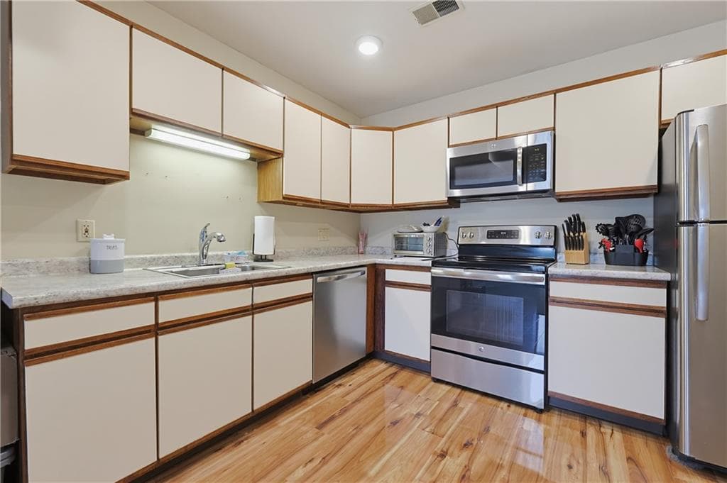 Condominium at 35 Kristee Circle Circle UNIT 35, West Warwick, photo 5 of 26