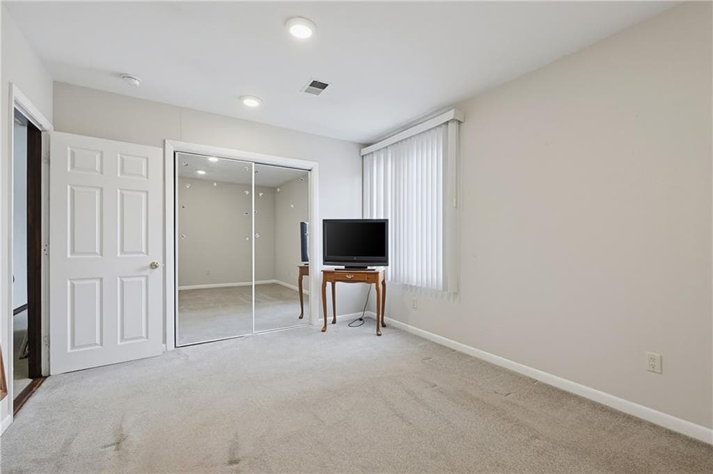 Condominium at 35 Kristee Circle Circle UNIT 35, West Warwick, photo 19 of 26