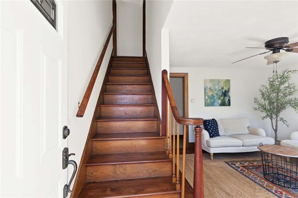 Single Family Residence at 18 Townsend Drive, Barrington, photo 4 of 30