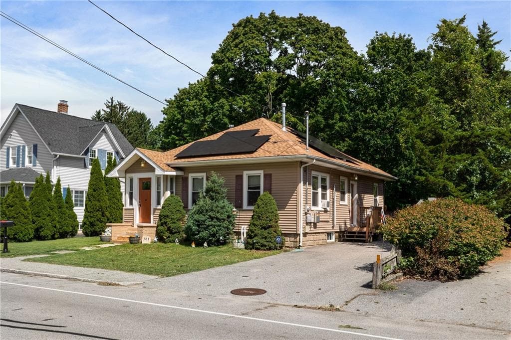 Single Family Residence at 321 Church Avenue, Warwick, photo 3 of 35