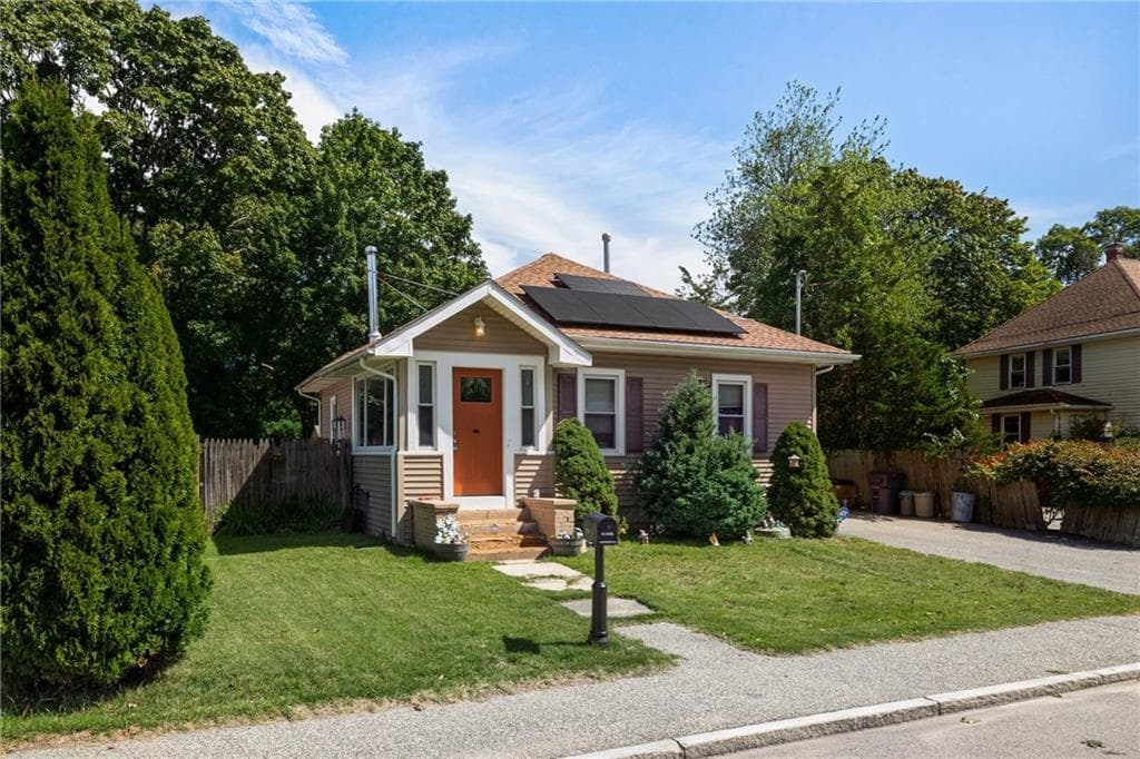 Single Family Residence at 321 Church Avenue, Warwick, photo 5 of 35
