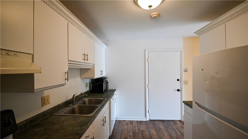 Condominium at 23 Village Court, West Warwick, photo 2 of 11