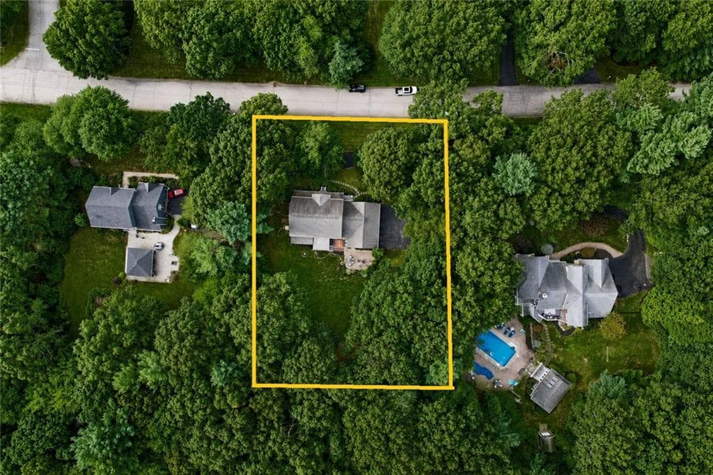 Single Family Residence at 109 Woodridge Drive, North Kingstown, photo 7 of 50