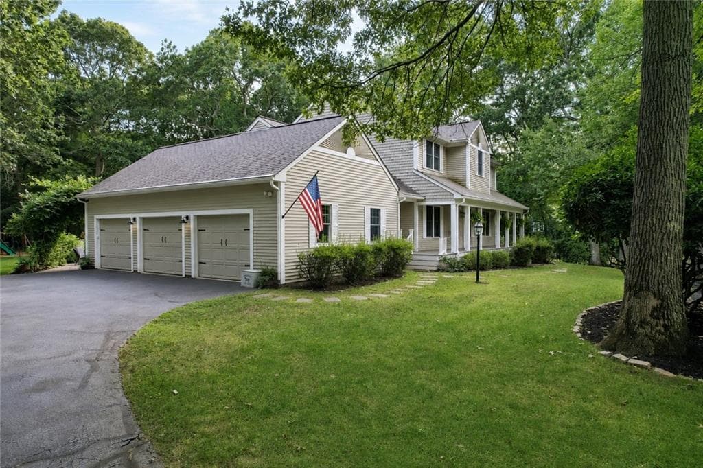 Single Family Residence at 109 Woodridge Drive, North Kingstown, photo 3 of 50
