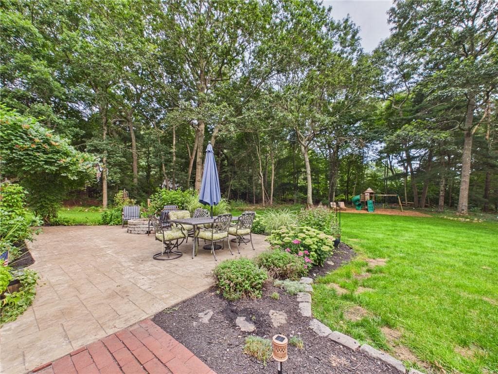 Single Family Residence at 109 Woodridge Drive, North Kingstown, photo 5 of 50