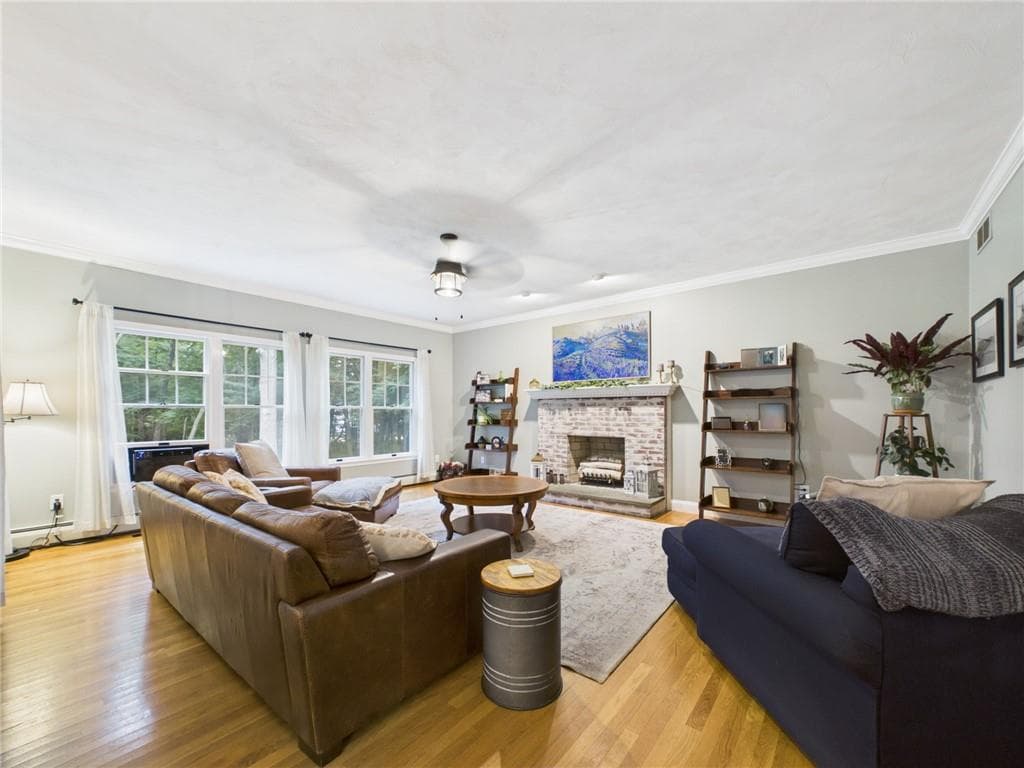 Single Family Residence at 109 Woodridge Drive, North Kingstown, photo 14 of 50