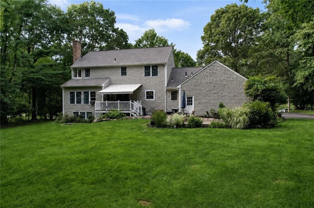 Single Family Residence at 109 Woodridge Drive, North Kingstown, photo 4 of 50