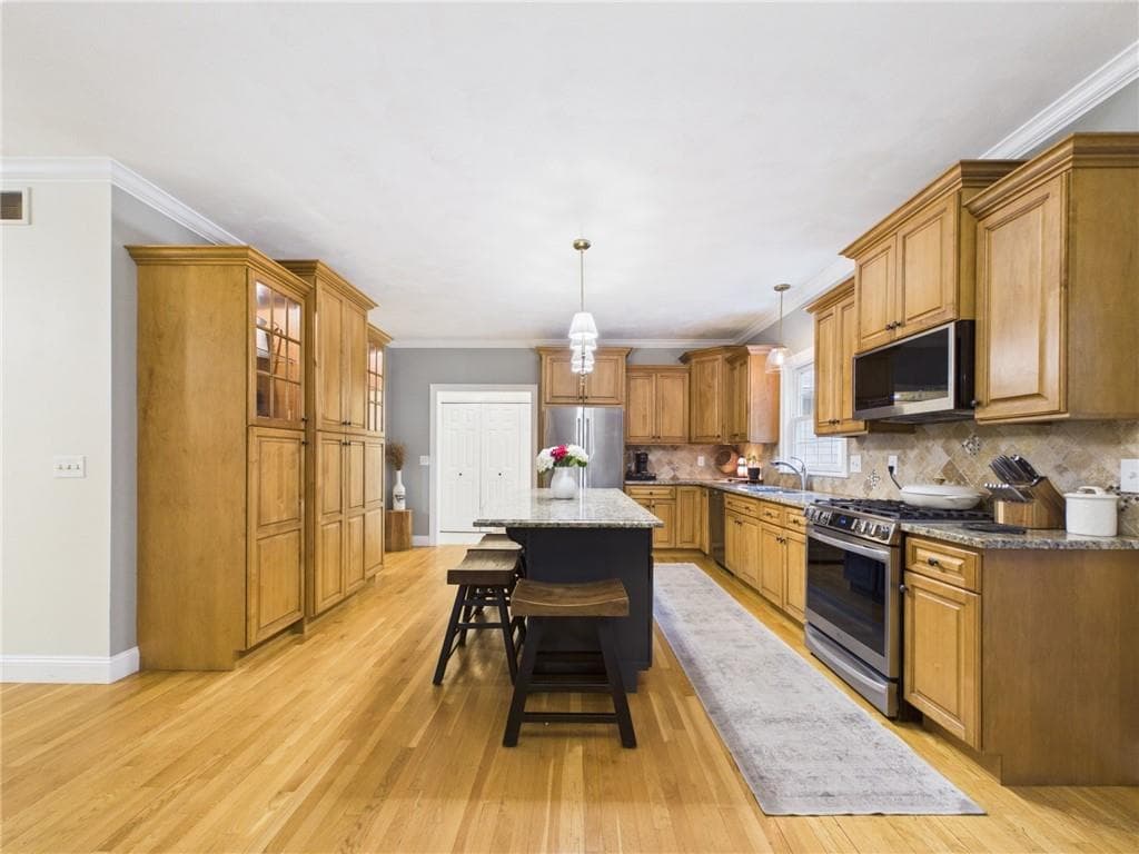 Single Family Residence at 109 Woodridge Drive, North Kingstown, photo 21 of 50