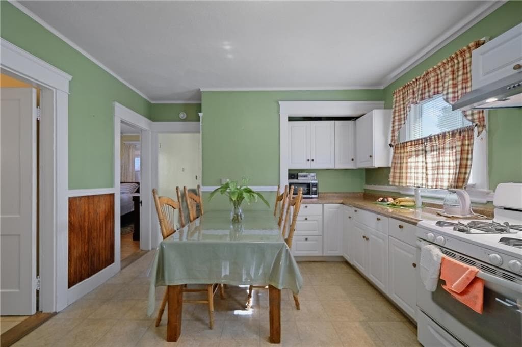 Single Family Residence at 68 Bowlet Street, Providence, photo 7 of 36