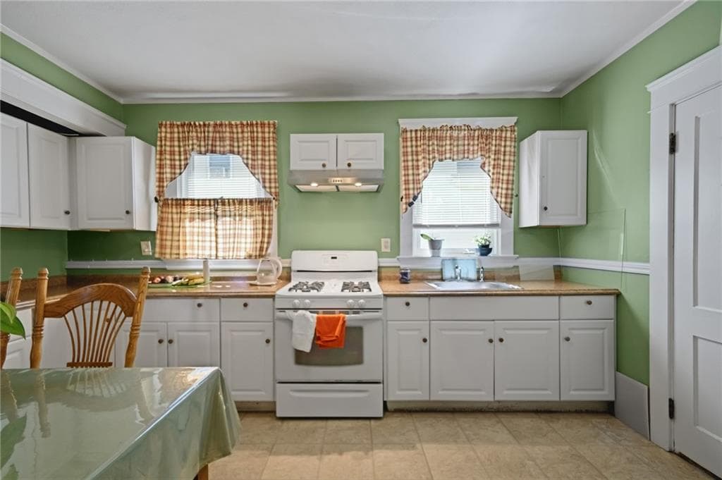 Single Family Residence at 68 Bowlet Street, Providence, photo 5 of 36