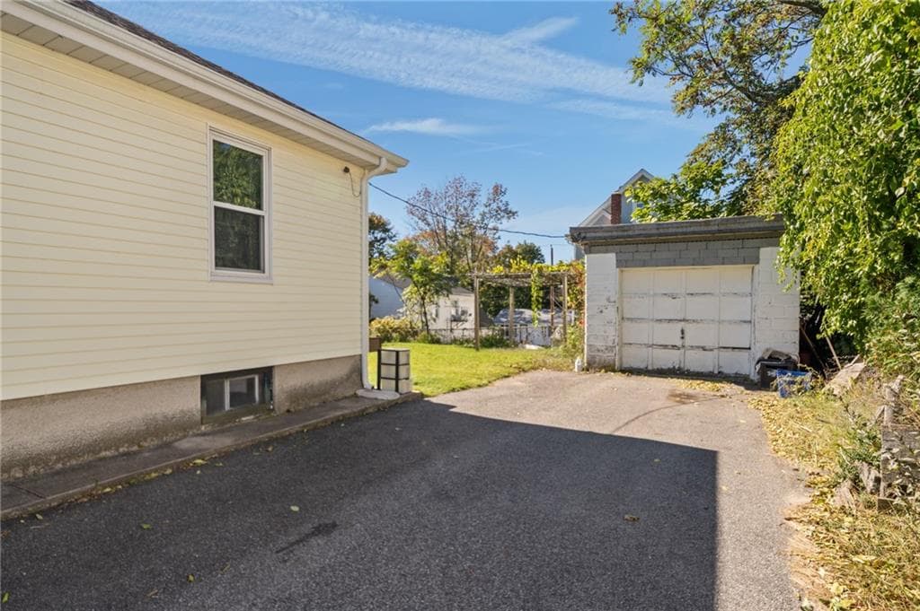 Single Family Residence at 68 Bowlet Street, Providence, photo 30 of 36