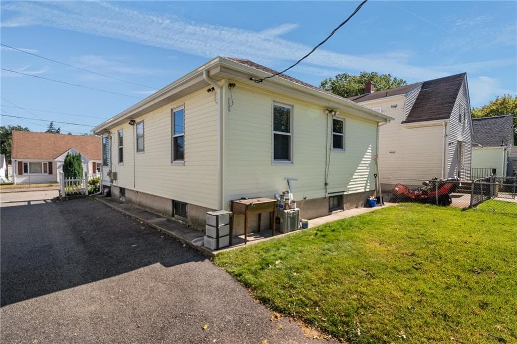Single Family Residence at 68 Bowlet Street, Providence, photo 31 of 36