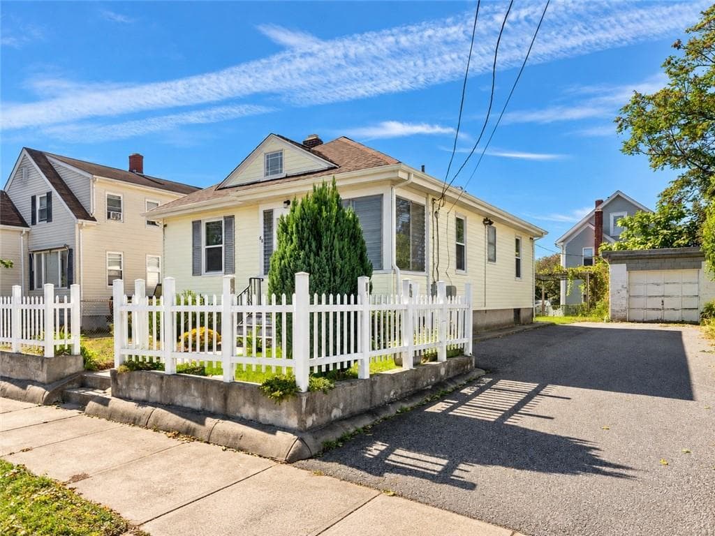 Single Family Residence at 68 Bowlet Street, Providence, photo 4 of 36