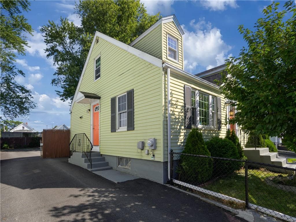 Single Family Residence at 18 Clark Avenue, Pawtucket, photo 4 of 28