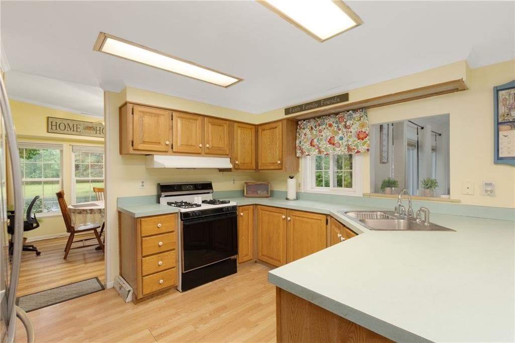 Single Family Residence at 95 Lear Drive, Coventry, photo 15 of 42